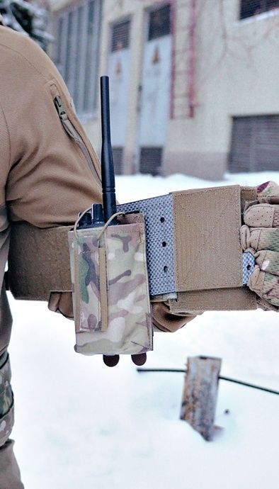 Комплект підсумок під рацію з жорсткою панеллю Tegris, Motorola, система MOLLE,  EAST GEAR, MultiCam 6100071 фото